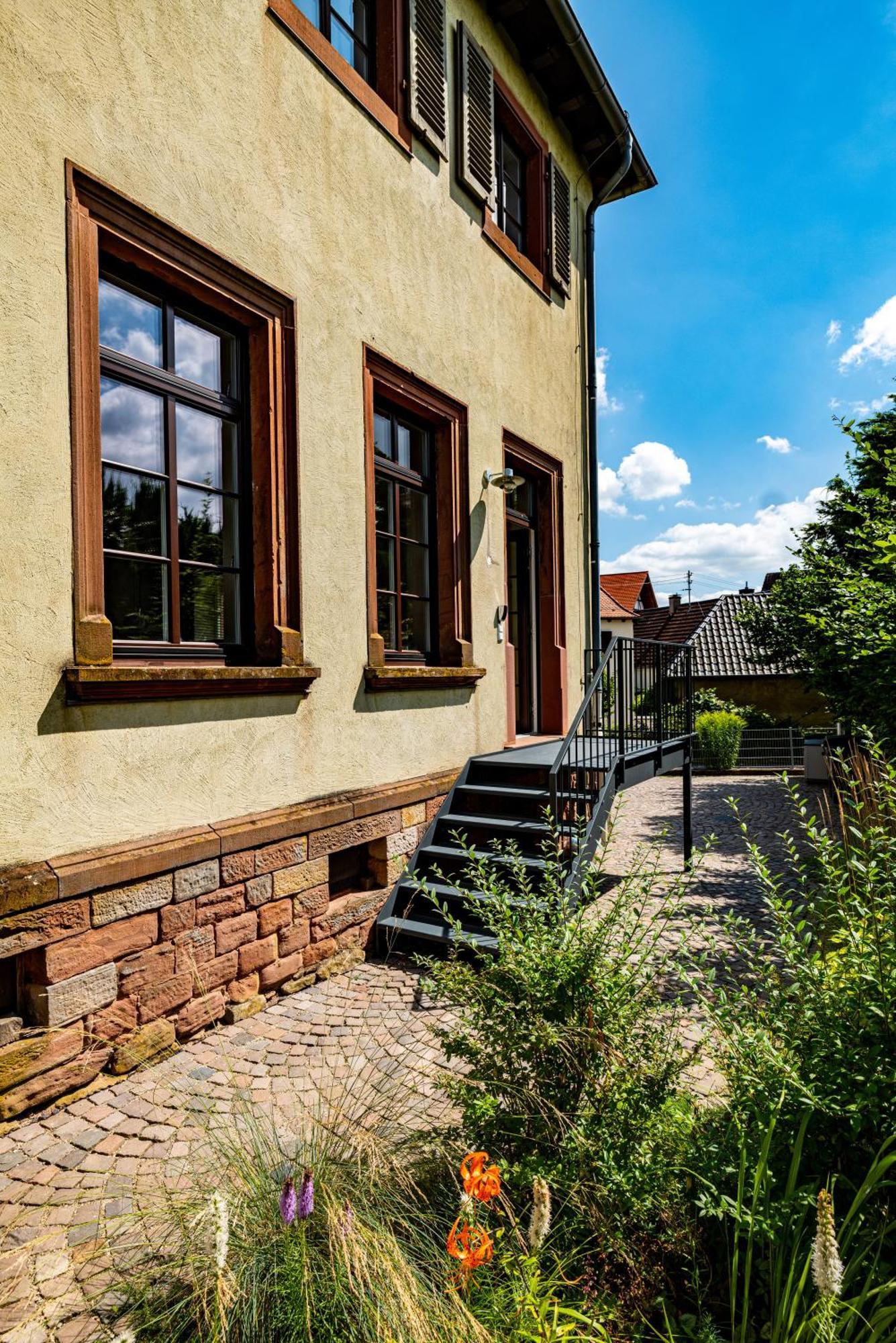 Grosse Pause Altes Schulhaus Schweigen Appartement Buitenkant foto